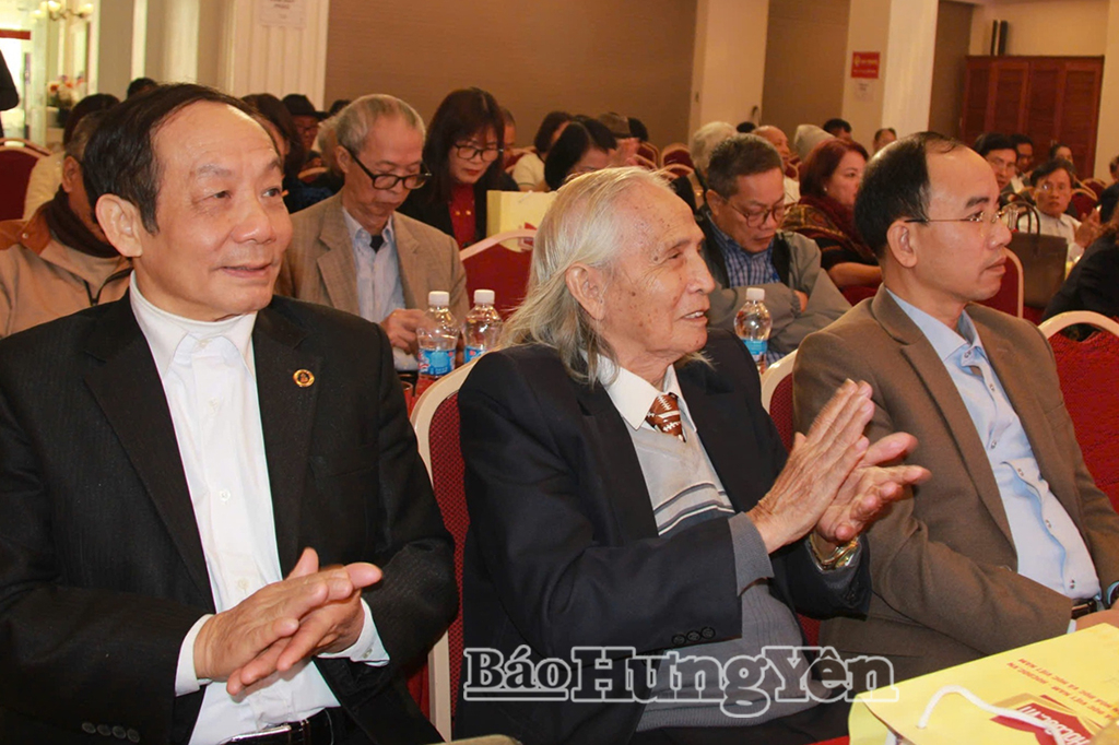 Các văn, nghệ sĩ tham gia trại sáng tác.