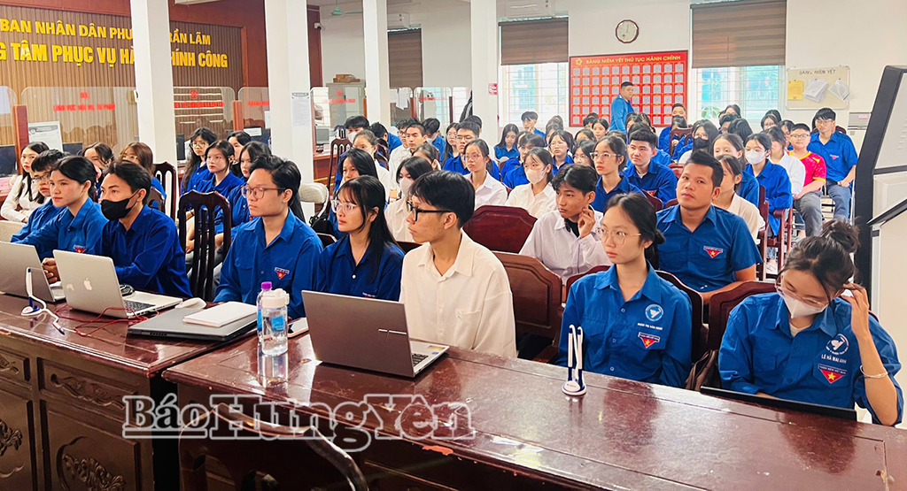 Đại biểu tại phường Trần Lãm tham dự hội nghị trực tuyến lớp “Bình dân học vụ số”.