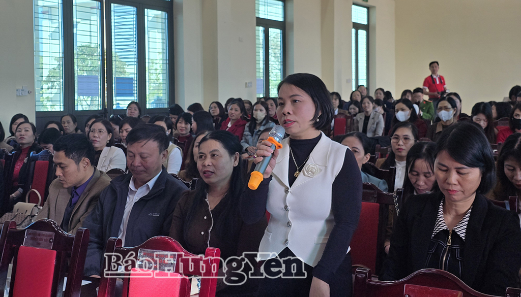 Đại diện giáo viên phát biểu tại hội nghị.