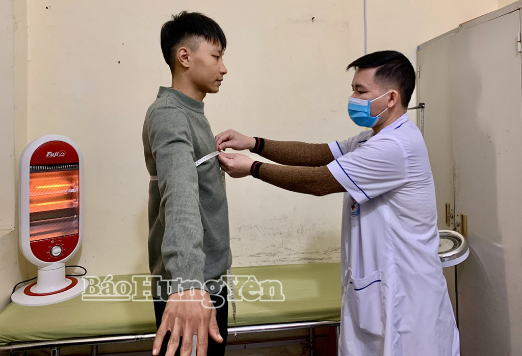 Thanh niên xã Hồng Quang tham gia khám sức khỏe tuyển NVQS năm 2026. Ảnh: Hương Giang 