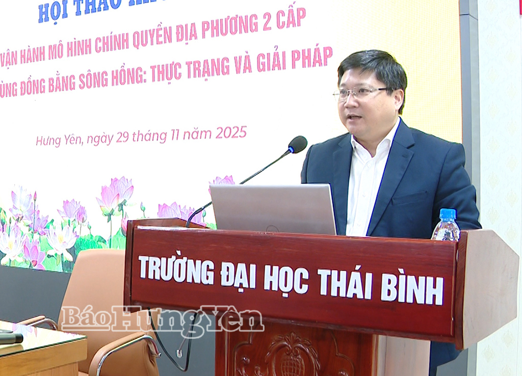 Đại biểu phát biểu tham luận tại hội thảo.