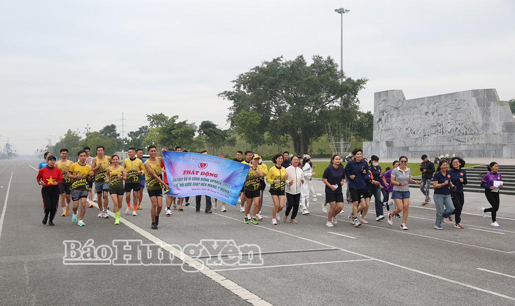 Các vận động viên tham gia hưởng ứng chương trình chạy bộ trực tuyến gây quỹ vì cộng đồng UpRace 2025.