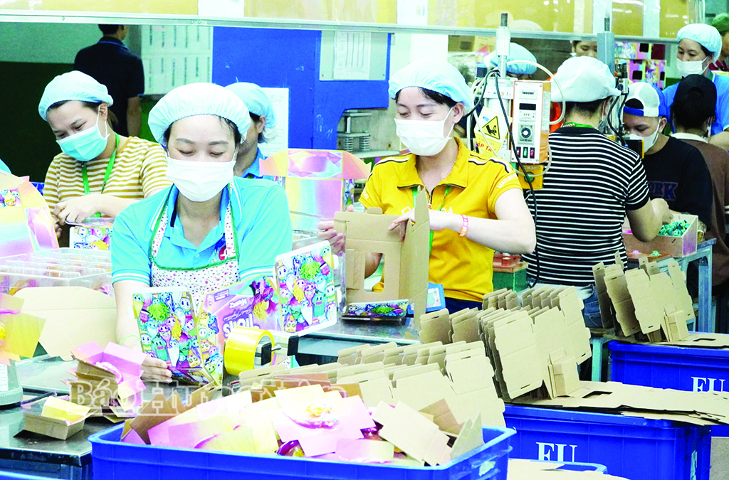 Sản xuất đồ chơi xuất khẩu tại Công ty TNHH Kỹ thuật hoạt hình First Union Việt Nam,CCN Thụy Sơn, xã Thụy Anh.