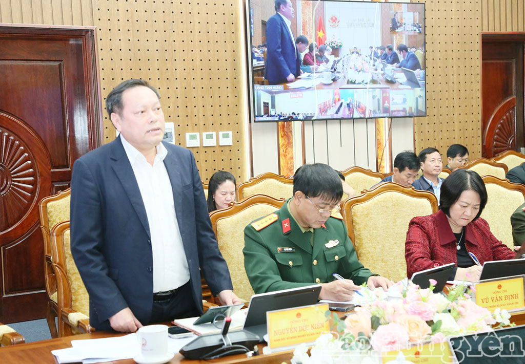 Lãnh đạo Sở Nông nghiệp và Môi trường phát biểu tại phiên họp.