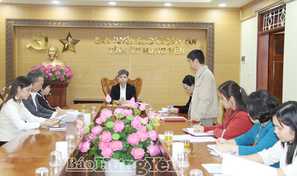 Quang cảnh cuộc họp.