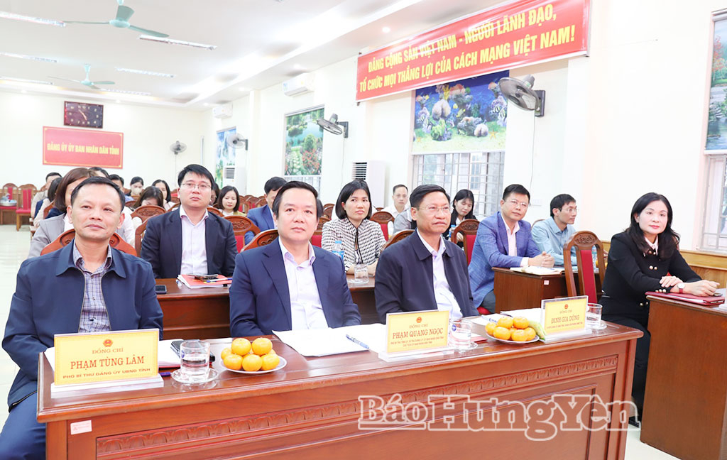 Đồng chí Phạm Quang Ngọc, Phó Bí thư Tỉnh ủy, Bí thư Đảng ủy, Chủ tịch UBND tỉnh và các đại biểu dự buổi làm việc.