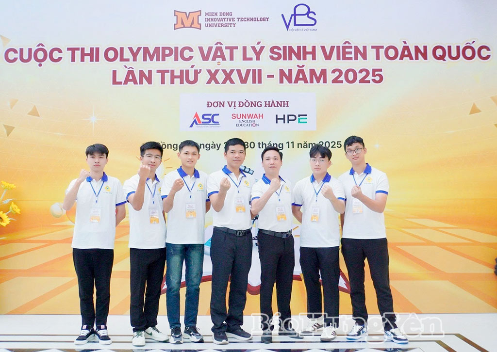 Các thành viên đội tuyển thể hiện quyết tâm đạt thành tích cao trong Cuộc thi Olympic Vật lý sinh viên toàn quốc năm 2025.