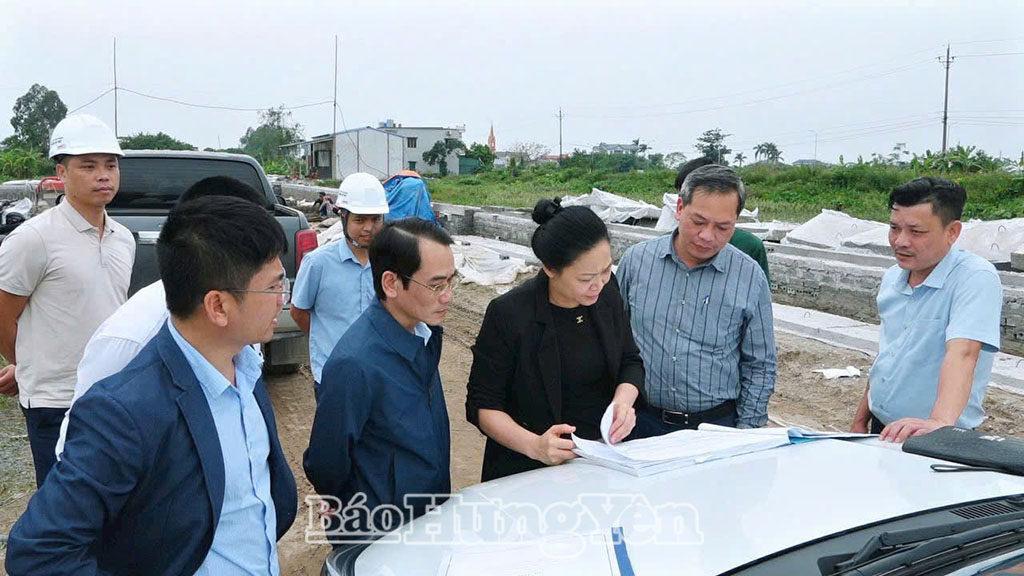 Thường trực HĐND xã Vũ Thư kiểm tra, giám sát việc giải ngân vốn đầu tư công dự án xây dựng hạ tầng kỹ thuật khu dân cư thôn Thượng Điền.