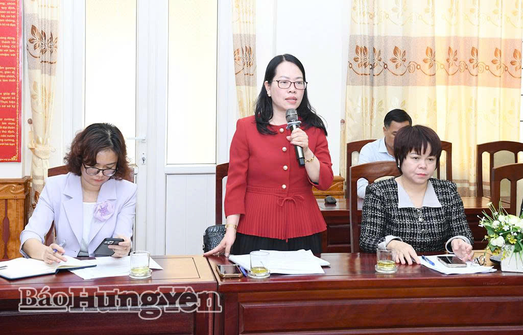 Lãnh đạo Ban Tuyên giáo và Dân vận Tỉnh ủy phát biểu tại họp báo.