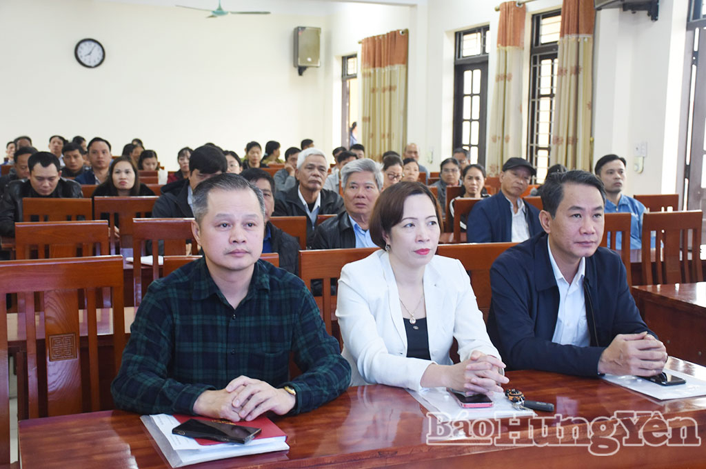 Các đại biểu dự khai giảng lớp bồi dưỡng.