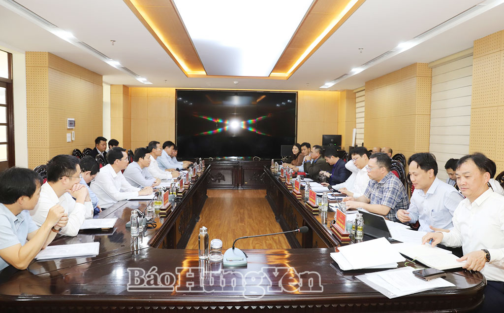 Các đại biểu dự buổi làm việc.