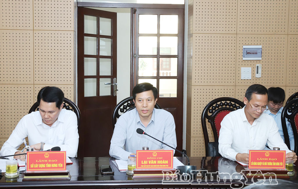 Phó Chủ tịch UBND tỉnh Lại Văn Hoàn phát biểu tại buổi làm việc.