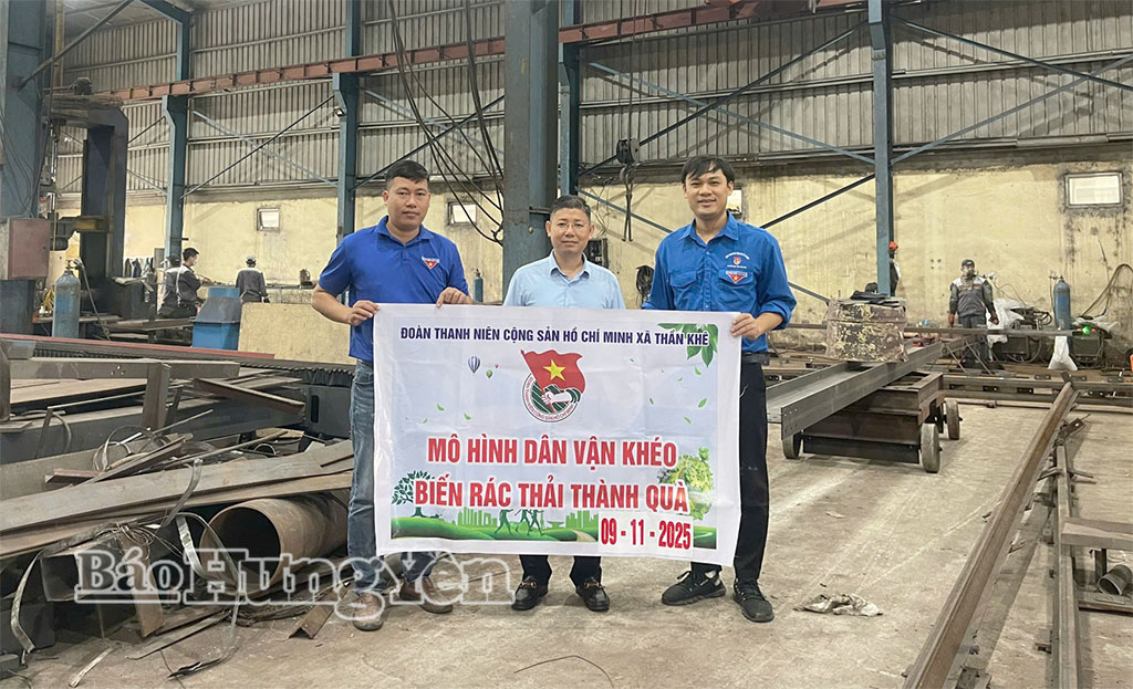 Đoàn Thanh niên xã Thần Khê đến từng cơ sở sản xuất trên địa bàn xã thu gom phế liệu.