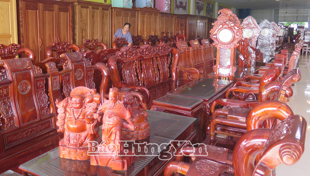 Trung tâm đồ gỗ nội thất Khánh Linh của hội viên phụ nữ Nguyễn Thị Hoàn.