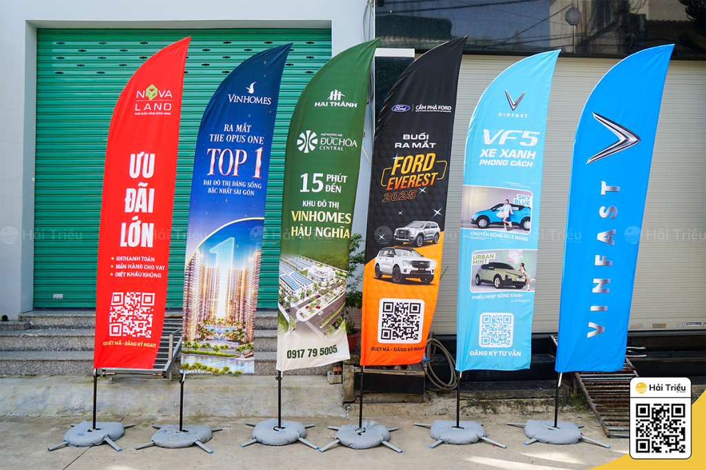 Tiêu chuẩn May Đo Công Nghiệp (In Chuyển Nhiệt & Kate Chéo), đảm bảo thẩm mỹ tối ưu thương hiệu.