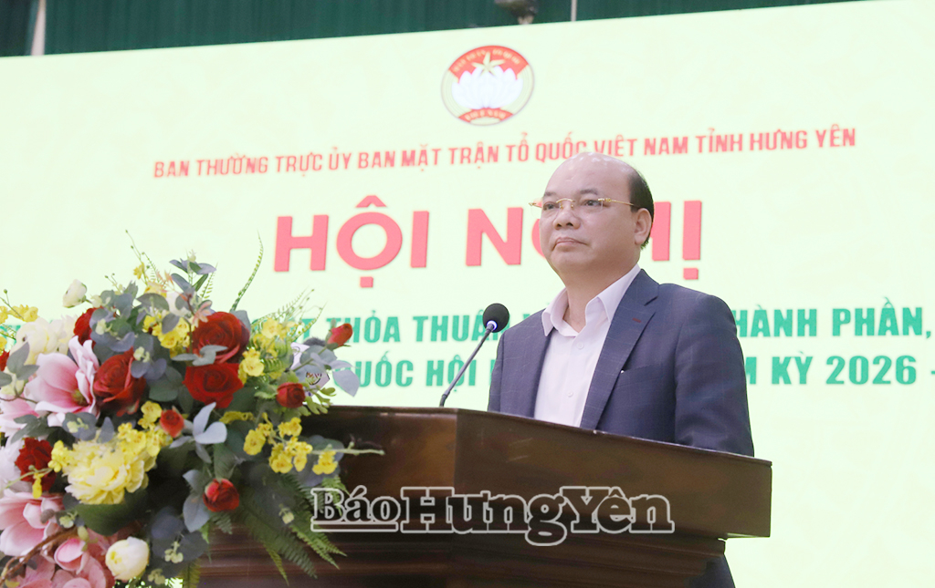 Đồng chí Đặng Thanh Giang, Ủy viên Ban Thường vụ Tỉnh ủy, Phó Chủ tịch HĐND tỉnh trình bày tại hội nghị.