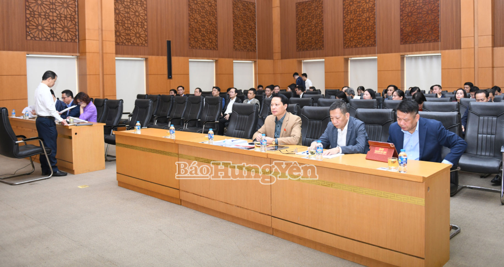 Các đại biểu tại tổ thảo luận số 5.