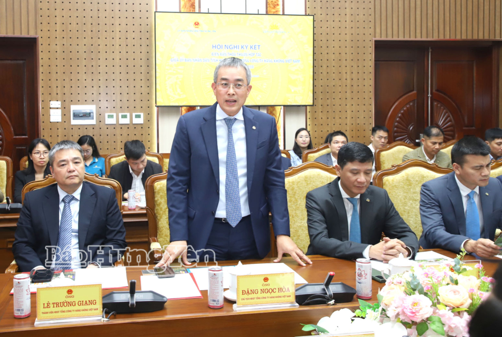 Chủ tịch HĐQT Vietnam Airlines Đặng Ngọc Hoà phát biểu tại hội nghị.