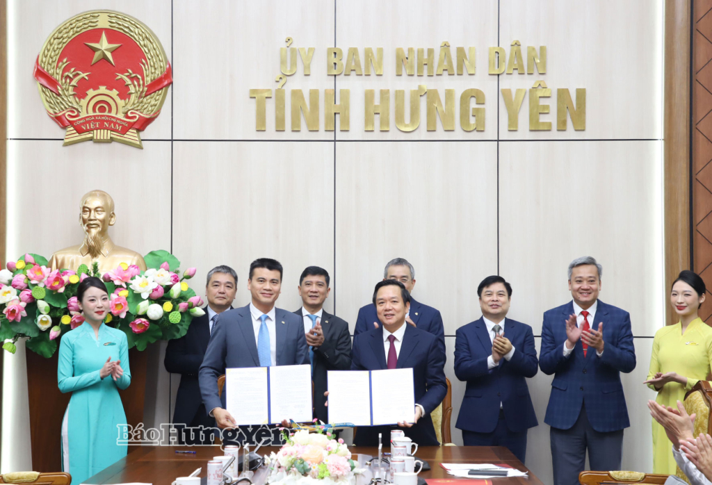 UBND tỉnh ký kết biên bản thoả thuận hợp tác với Tổng công ty Hàng không Việt Nam.