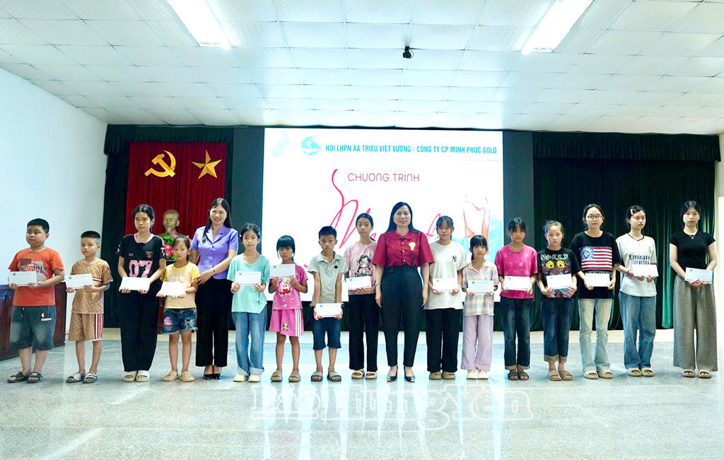 Hội Liên hiệp Phụ nữ x Hội Liên hiệp Phụ nữ xãã Triệu Việt Vương trao hỗ trợ chương tr Triệu Việt Vương trao hỗ trợ chương trìình 