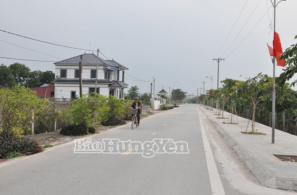 Đường giao thông nông thôn xã Triệu Việt Vương được trải nhựa áp phan rộng, đẹp.