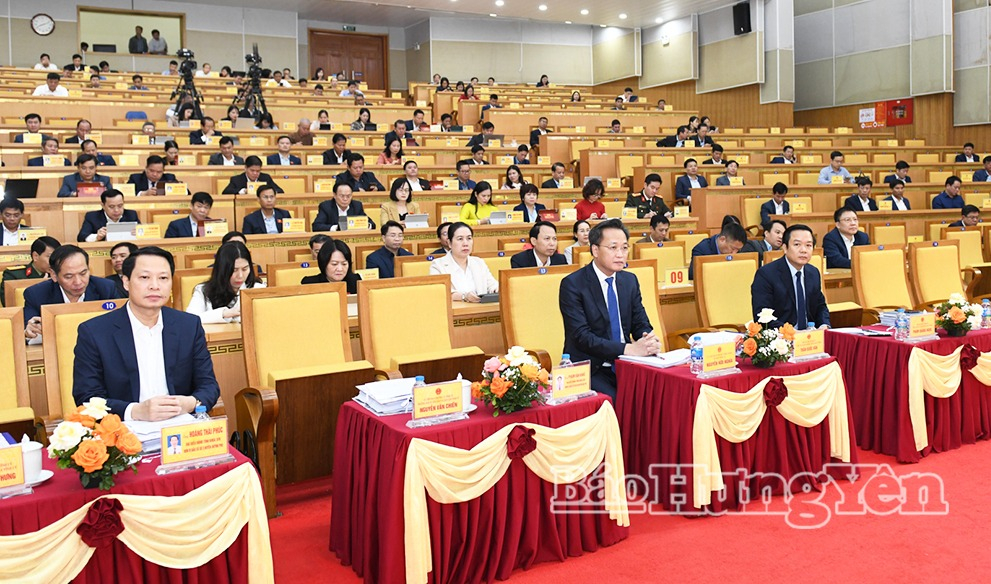 Các đại biểu dự kỳ họp.