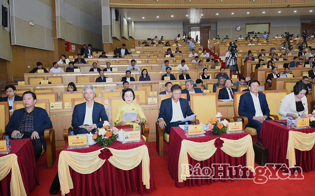 Các đại biểu dự kỳ họp.