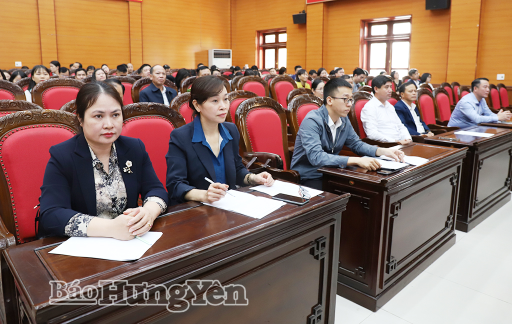 Các đại biểu dự hội nghị tập huấn.