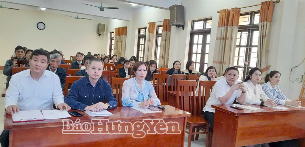 Các đại biểu dự khai giảng. 