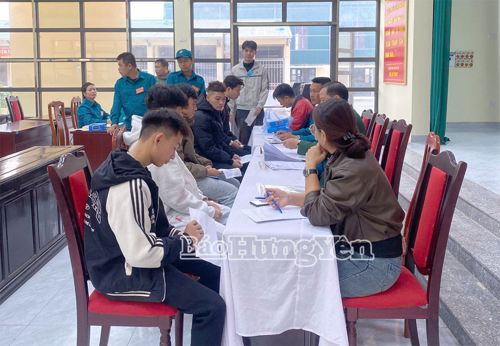 Thanh niên xã Tiên Hưng tham gia khám tuyển sức khỏe nghĩa vụ quân sự năm 2026.