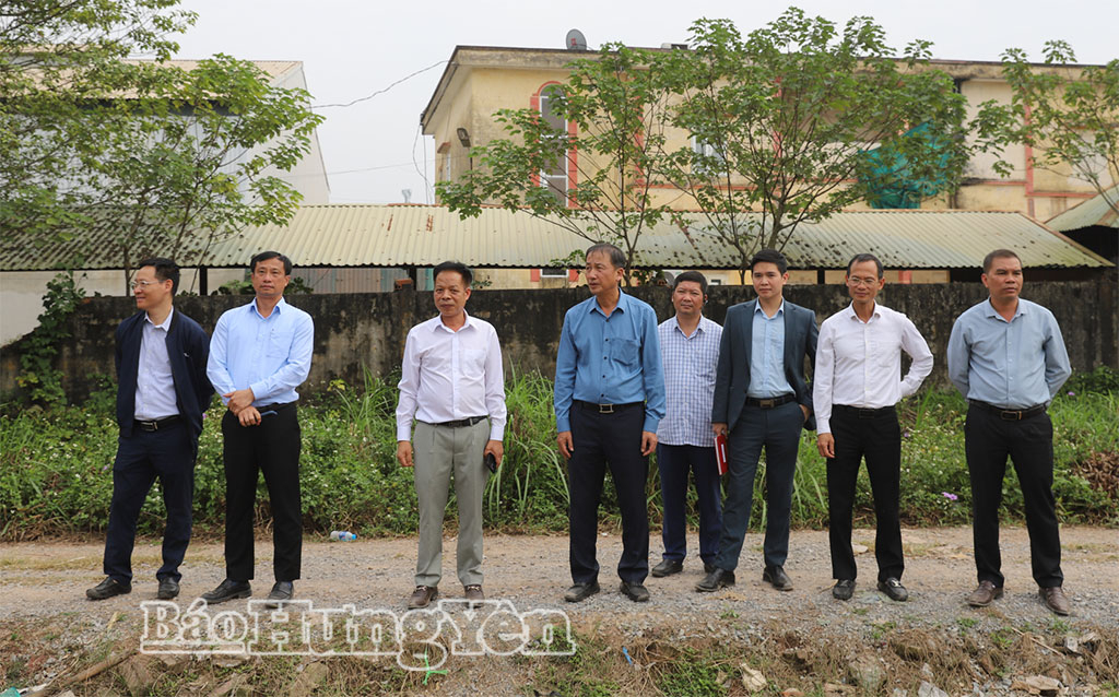 Đồng chí Phó Chủ tịch UBND tỉnh Nguyễn Hùng Nam kiểm tra công tác giải phóng mặt bằng dự án Sân vận động PVF.