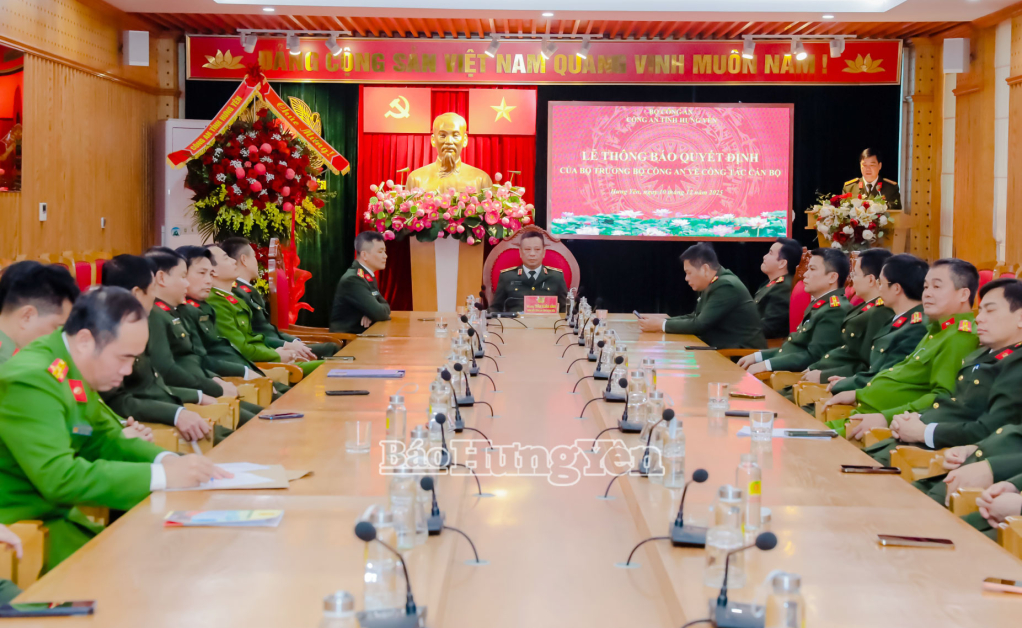 Toàn cảnh lễ công bố quyết định.