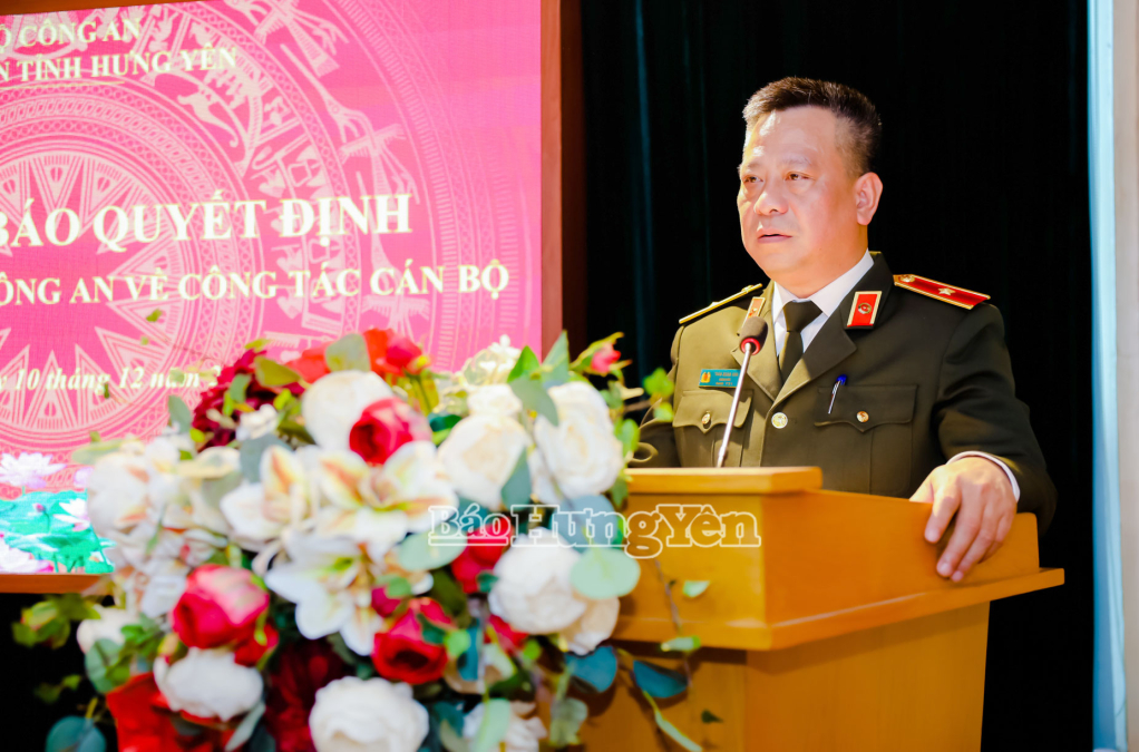 Đồng chí Giám đốc Công an tỉnh Trần Xuân Ánh phát biểu tại buổi lễ.