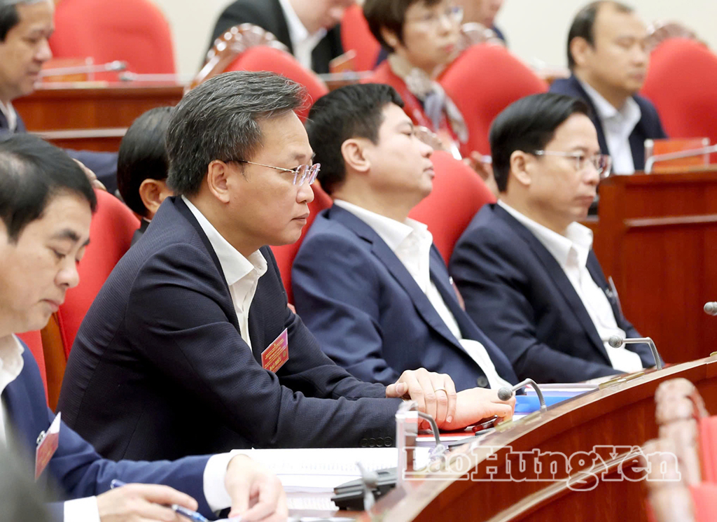 Đồng chí Nguyễn Hữu Nghĩa, Ủy viên Ban chấp hành Trung ương Đảng, Bí thư VV88 casino dự hội nghị tại điểm cầu trụ sở Trung ương Đảng.