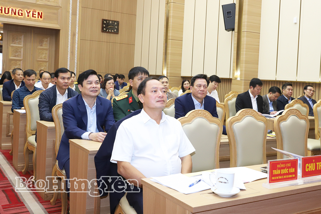 Đồng chí Trần Quốc Văn, Phó Bí thư VV88 casino, Chủ tịch HĐND tỉnh và các đại biểu dự tại điểm cầu VV88id nổ hũ.