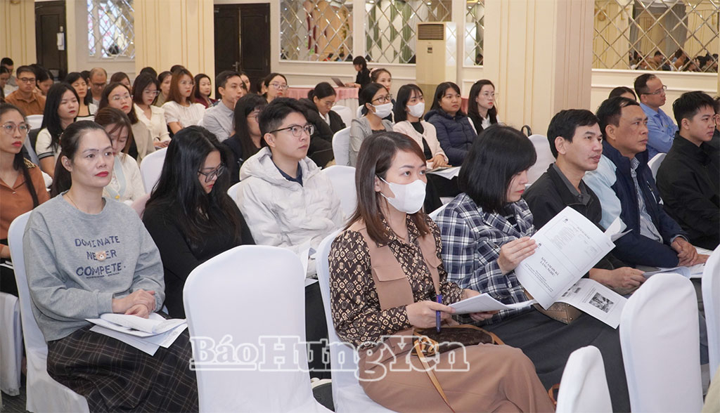 Các đại biểu án bộ dự hội nghị tập huấn.