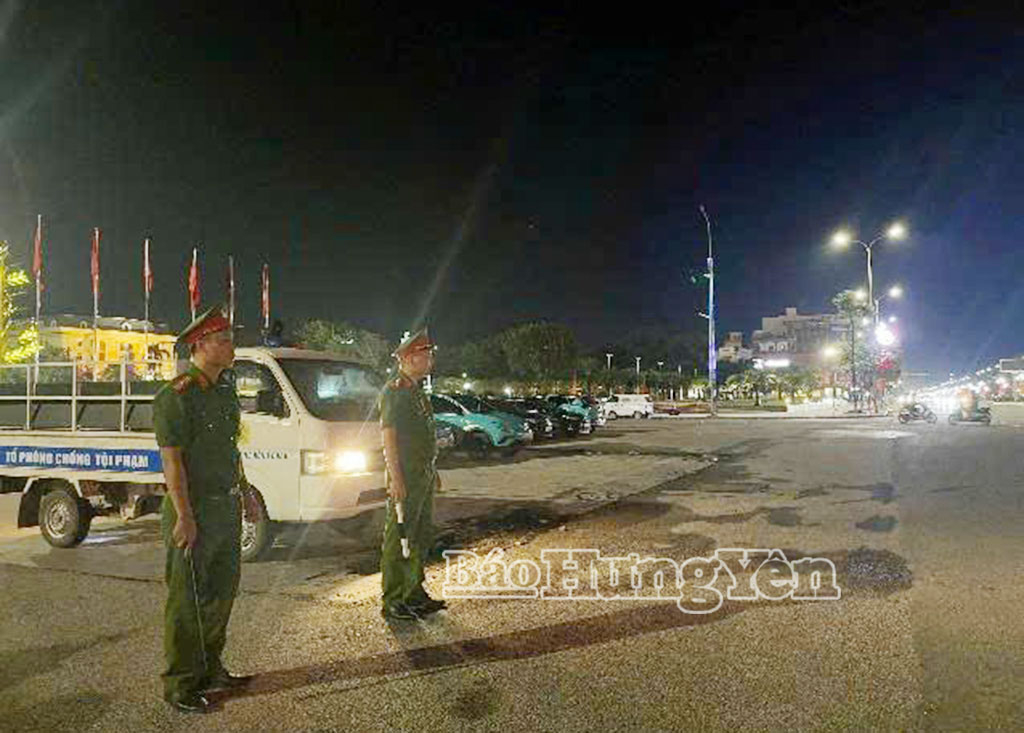 Công an phường Phố Hiến tuần tra bảo đảm an ninh trật tự.