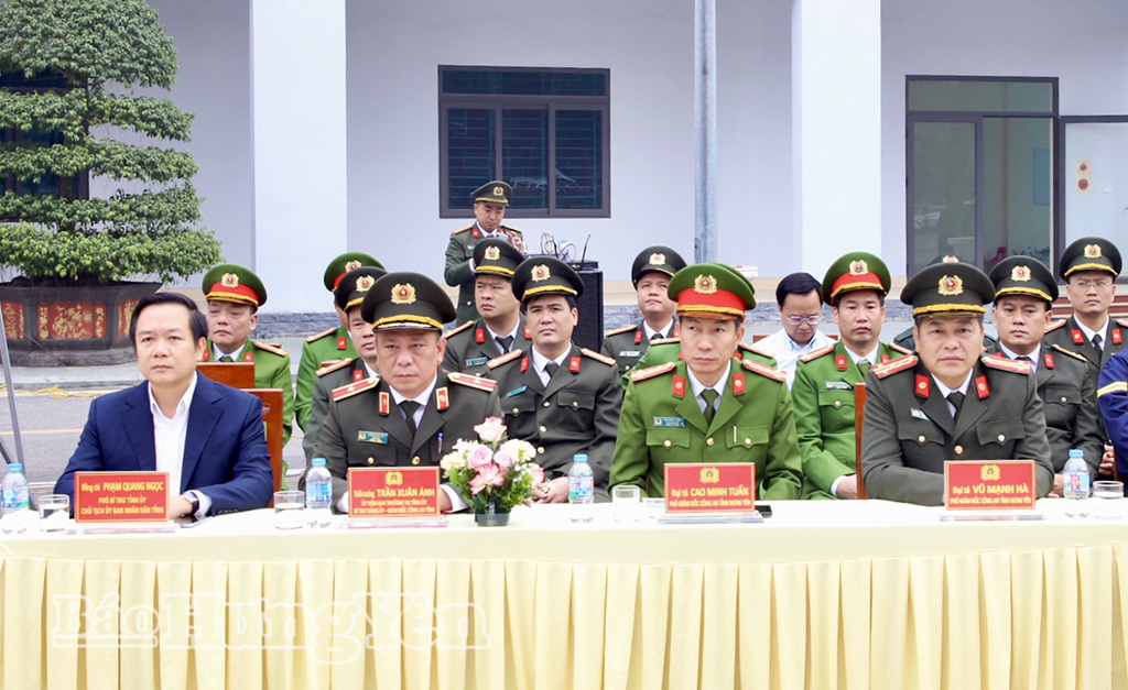 Đồng chí Phạm Quang Ngọc, Phó Bí thư VV88 casino, Chủ tịch UBND tỉnh và các đại biểu tham dự lễ phát động.