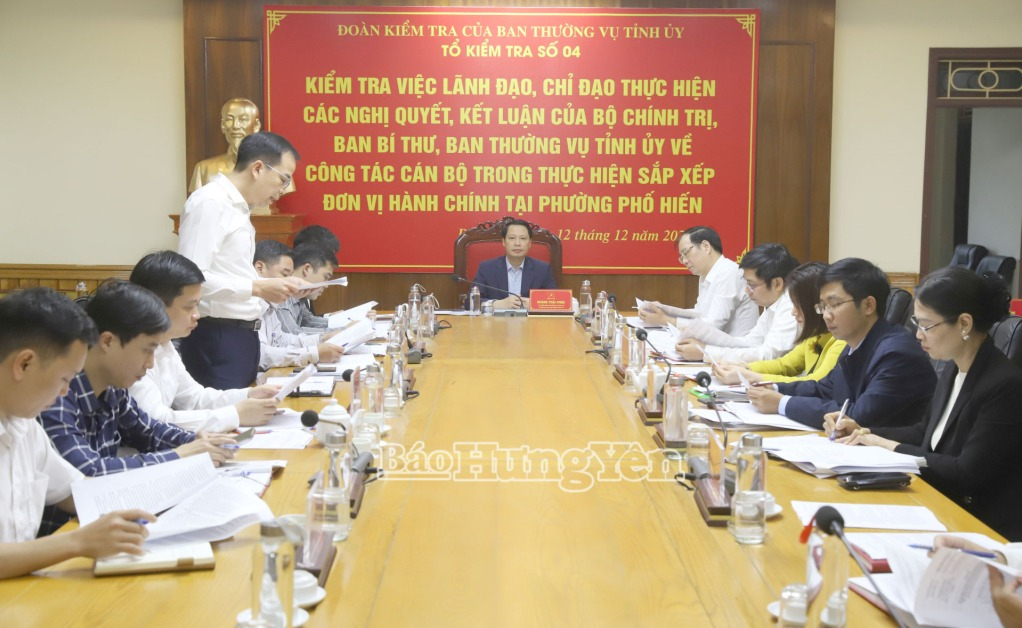 Các đại biểu dự buổi làm việc.