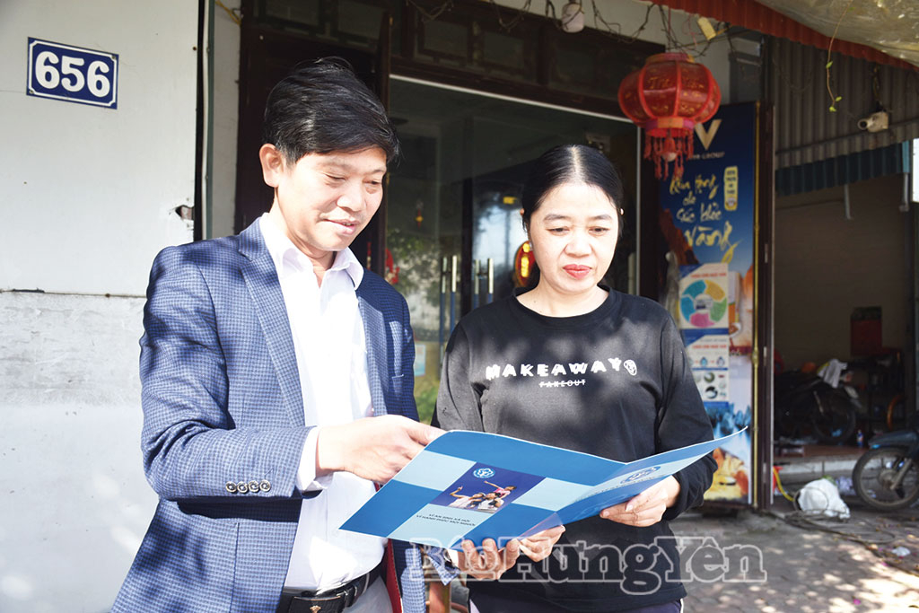 Tuyên truyền chính sách BHXH, BHYT cho người dân xã Kiến Xương.