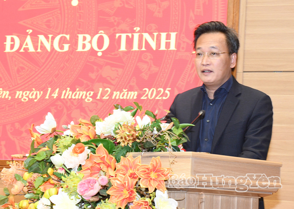 Đồng chí Bí thư Tỉnh ủy Nguyễn Hữu Nghĩa phát biểu tại hội nghị.