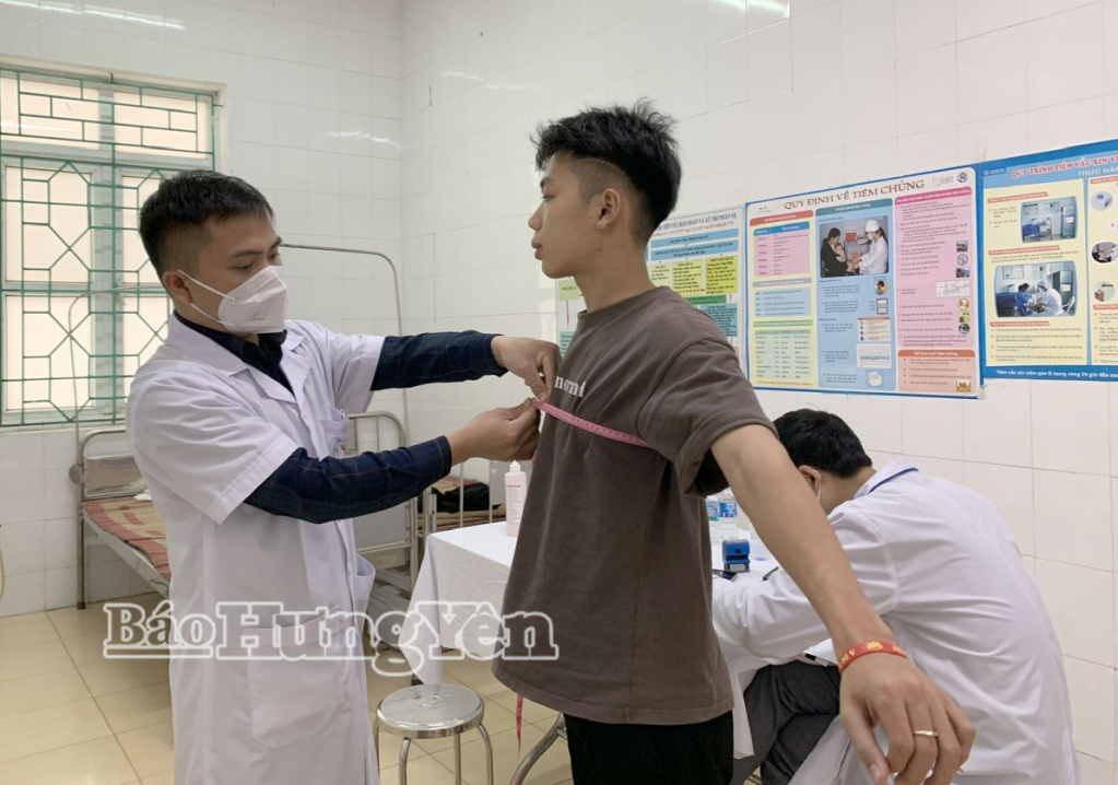 Thanh niên xã Hoàn Long tham gia khám tuyển sức khỏe NVQS năm 2026.