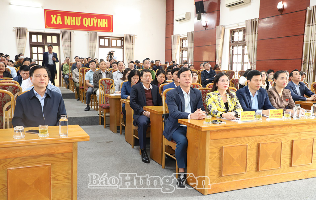 Các đại biểu dự hội nghị tiếp xúc cử tri. Ảnh: Hoàng Bền 