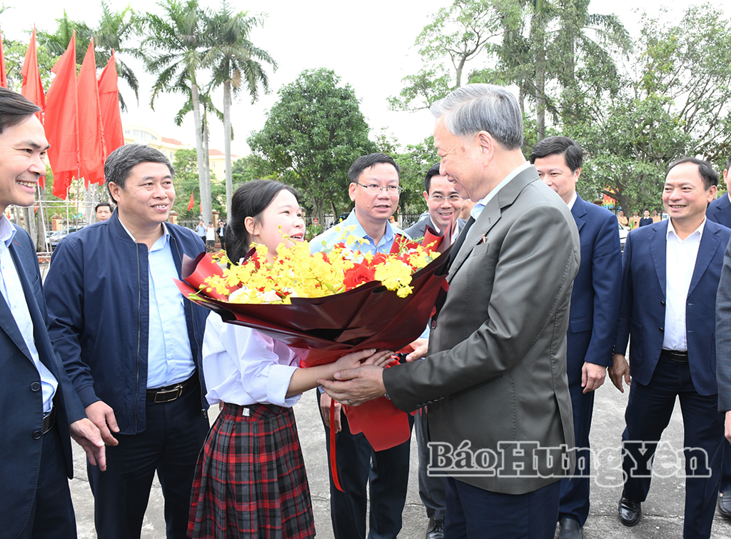 Tổng Bí thư Tô Lâm gặp gỡ cử tri, Nhân dân xã Kiến Xương.