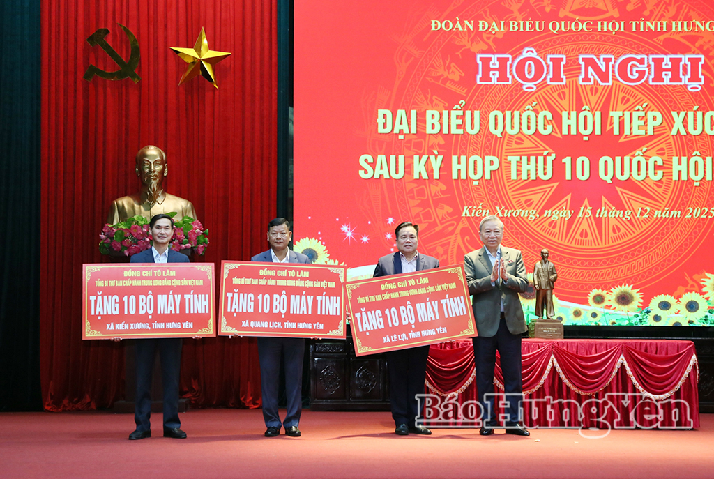Tổng Bí thư Tô Lâm trao 30 bộ máy tính tặng học sinh các xã: Kiến Xương, Quang Lịch, Lê Lợi.