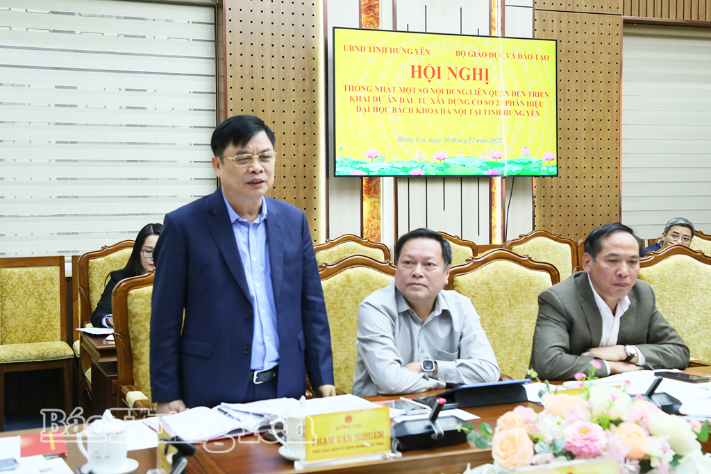 Đồng chí Phạm Văn Nghiêm, Phó Chủ tịch UBND tỉnh phát biểu tại hội nghị.