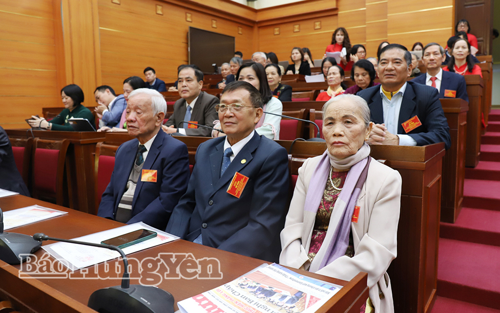 Các đại biểu Quốc hội dự hội nghị.