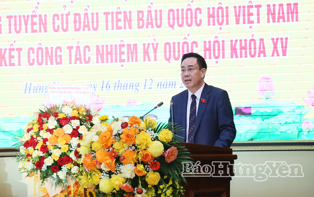 Đồng chí Nguyễn Văn Huy, Phó Trưởng đoàn chuyên trách Đoàn đại biểu Quốc hội tỉnh đọc diễn văn tại hội nghị.