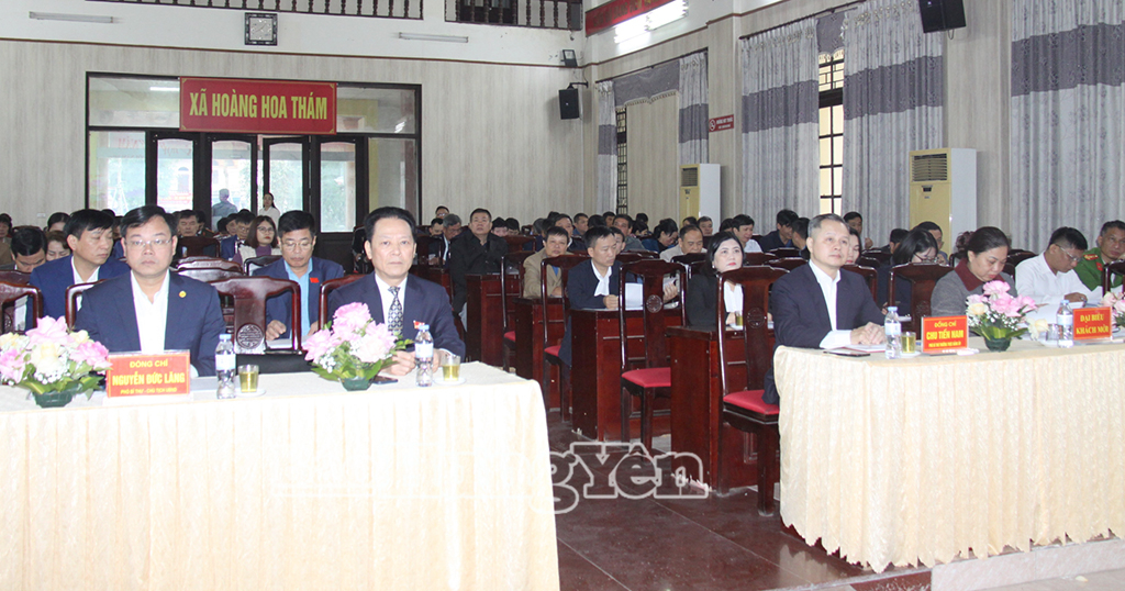 Các đại biểu dự kỳ họp HĐND xã Hoàng Hoa Thám. Ảnh: Vũ Huế 