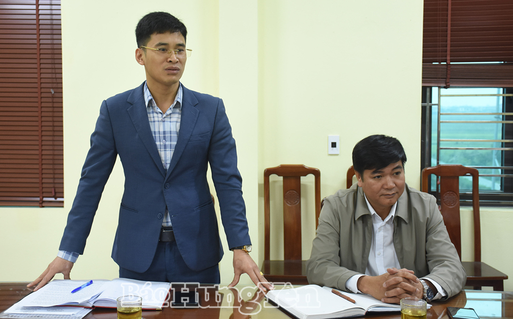 Lãnh đạo xã Tân Tiến phát biểu tại buổi kiểm tra. Ảnh: Duy Tùng 